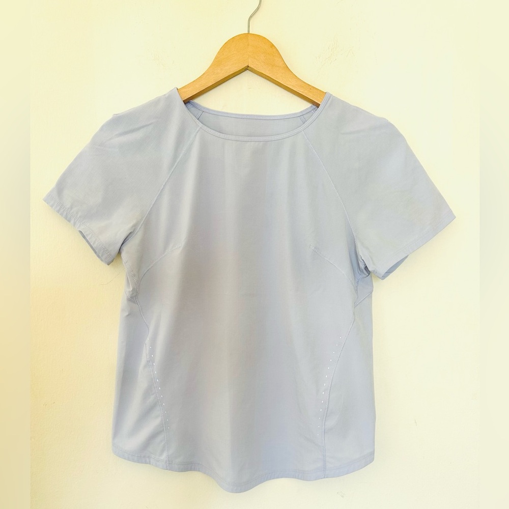Lululemon Athletica Lightweight Strech  Top Women's Light Blue Short Sleeve Sz 4 - Picture 4 of 9